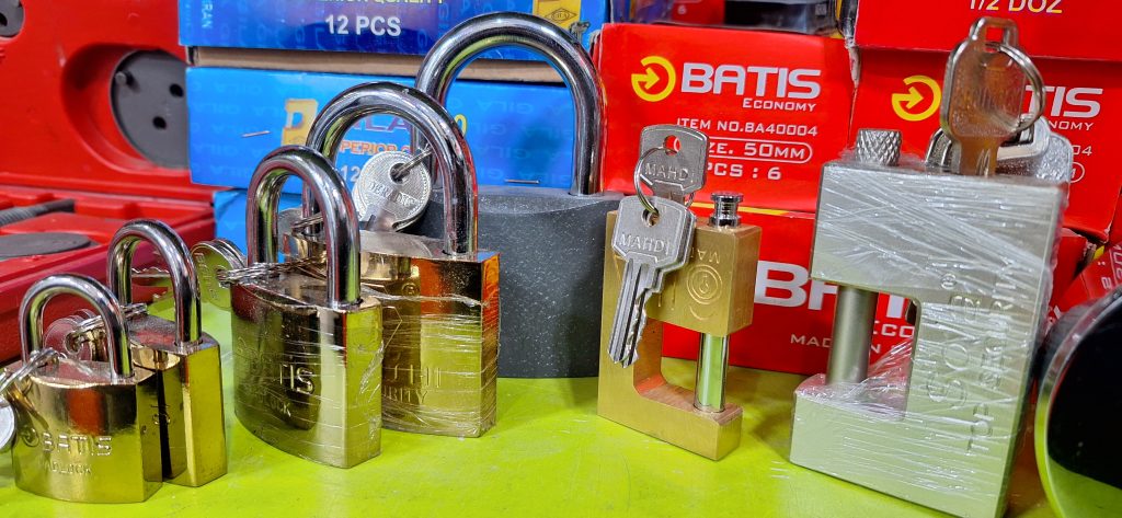 قفل کتابی و آویز